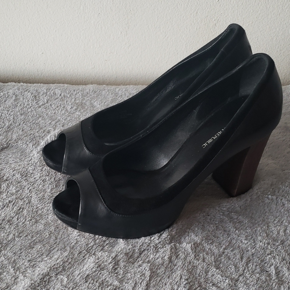 Banana Republic Pump